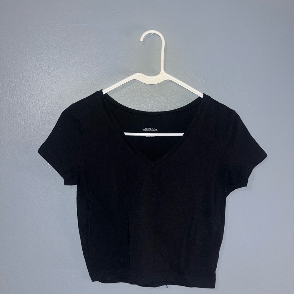 Wild Fable Black V-Neck Short Sleeve Tee